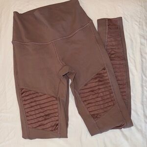 Mauve High-Waisted ALO Leggings with detail